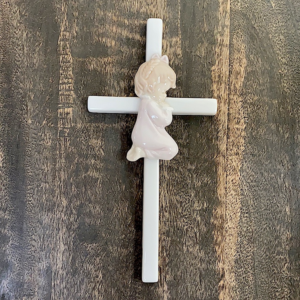 🌺 Praying Girl Cross